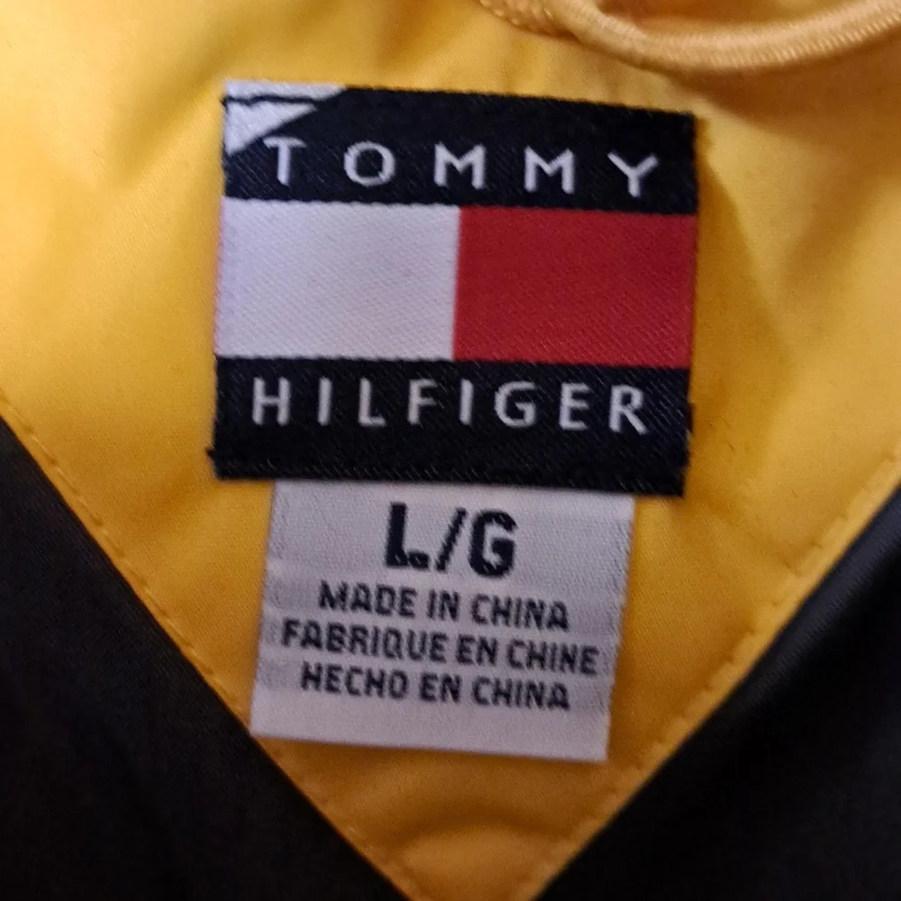 FLASH SALE Tommy Hilfiger puffer vest L - Picture 7 of 7